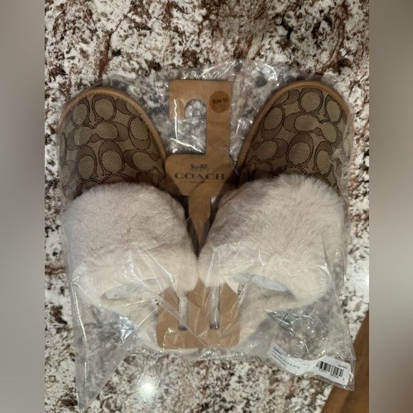 Coach Slippers - Picture 5 of 10